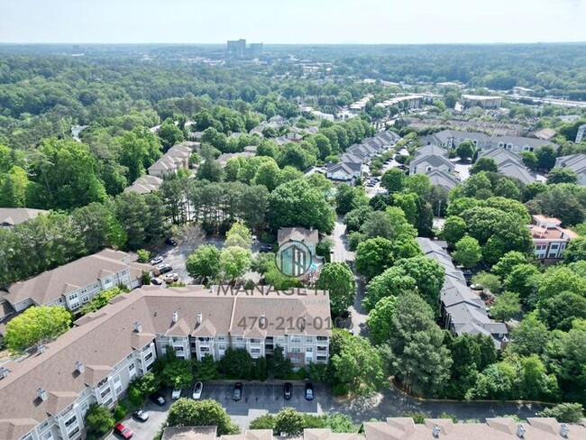 Foto del edificio - Elegant 2 Bedroom Condo in Buckhead. Gated...