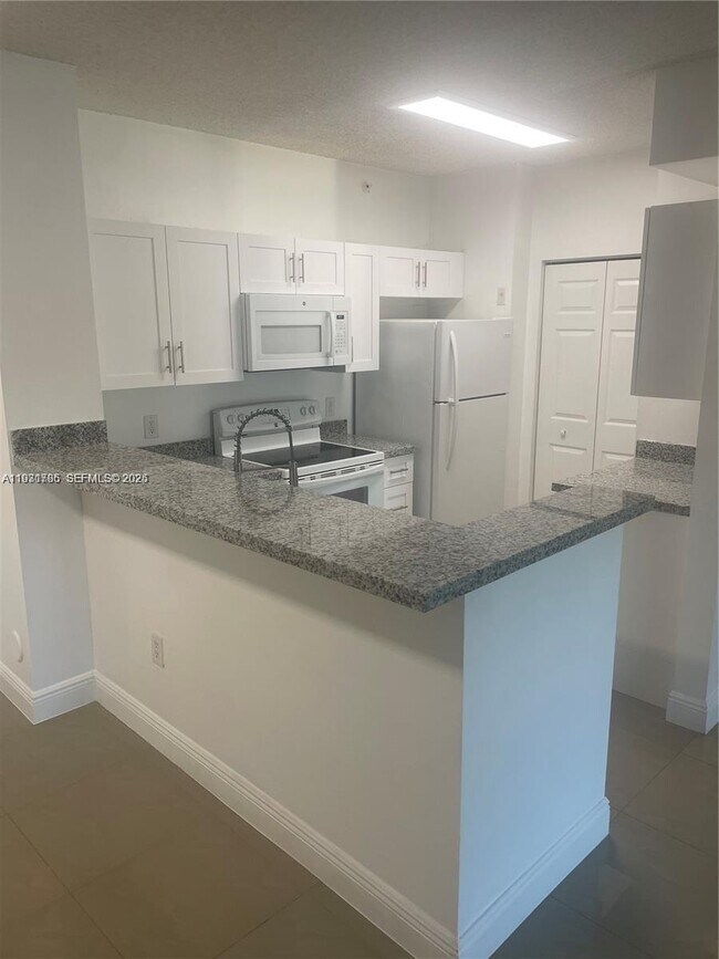 Foto del edificio - 8070 N Nob Hill Rd