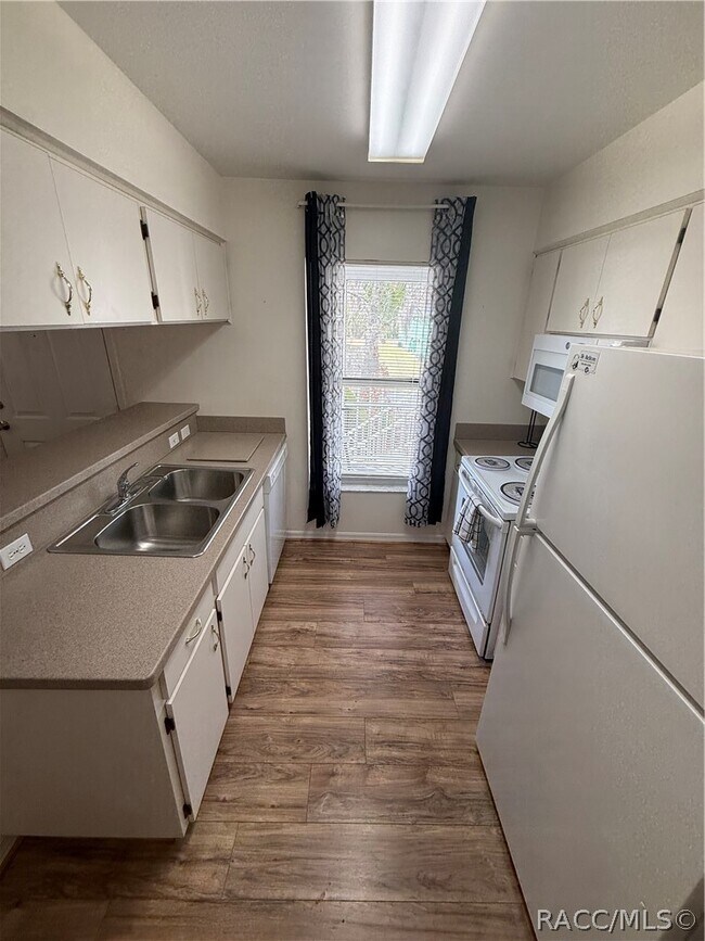 Foto del edificio - 955 SE Mayo Dr