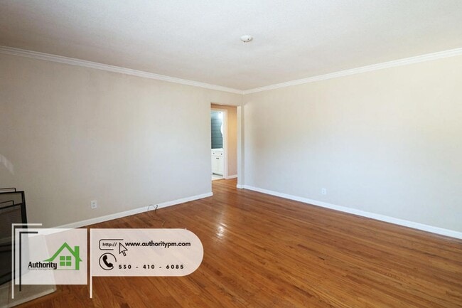 Building Photo - 1411 Jeffries Ave - Water/Trash/Landscapin...