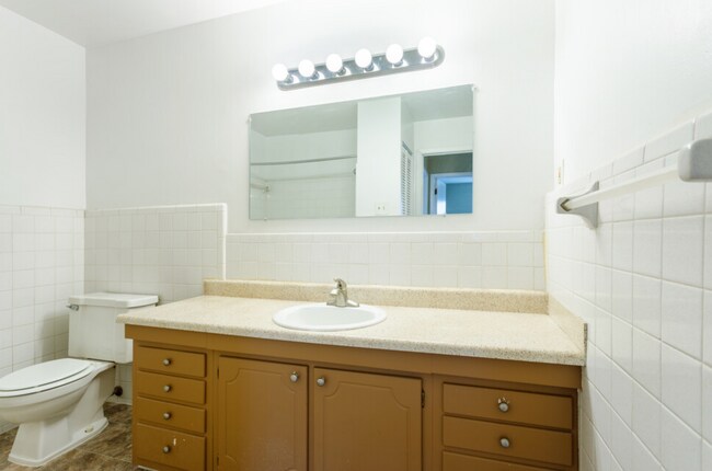 Building Photo - 10033 Groh Rd