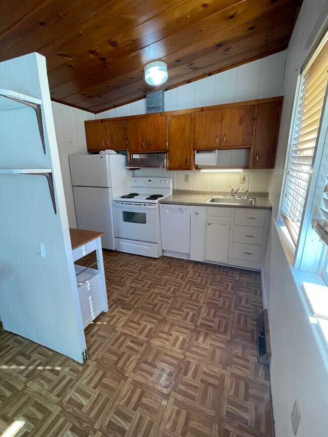 Kitchen/Laundry - 34 Warren Ave