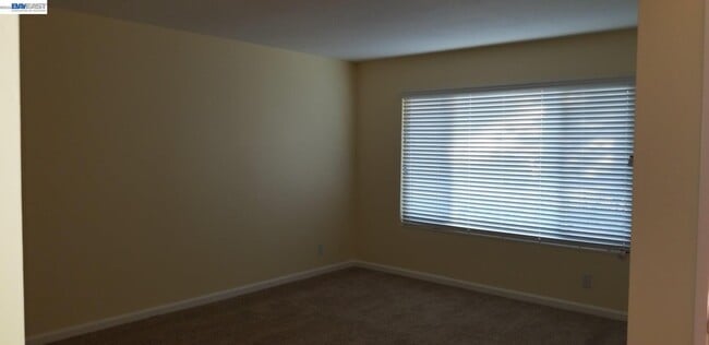 Building Photo - 6067 Inglewood Dr