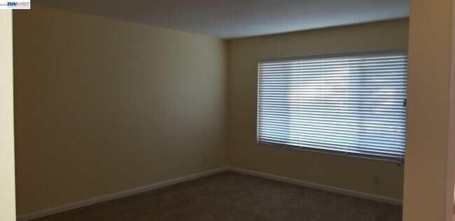 Foto del edificio - 6067 Inglewood Dr