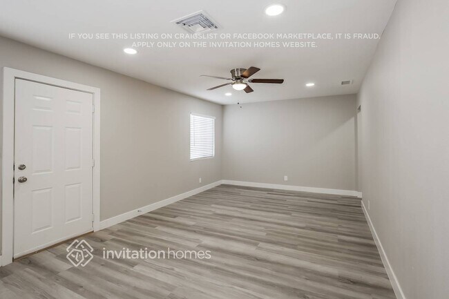 Building Photo - 2305 Saber Dr