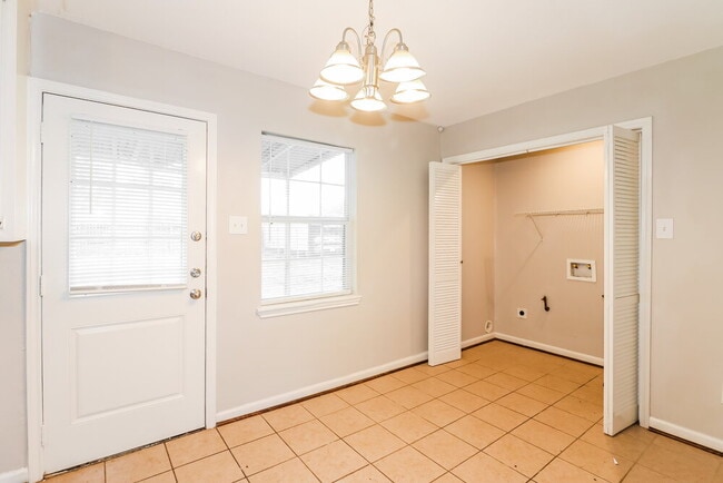 Building Photo - 1202 Trimm Ave