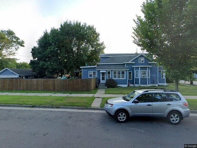 Building Photo - 1002 17th St S