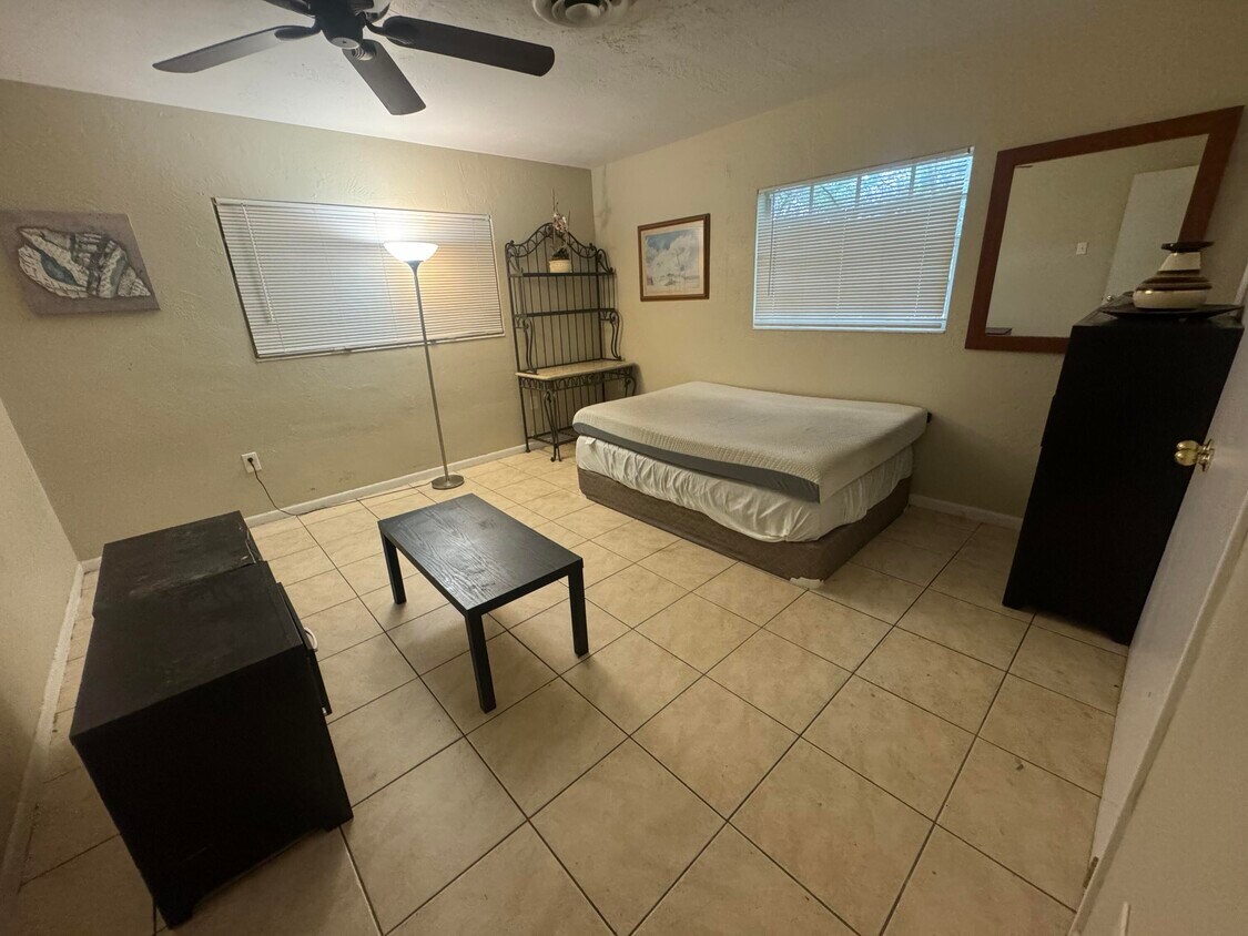 Foto principal - 198 SW 15th St