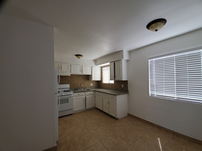 Building Photo - 4366 Vegas Valley Dr