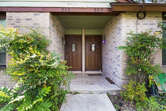 Building Photo - Charming 2-Bedroom Home in Boerne, Texas: ...