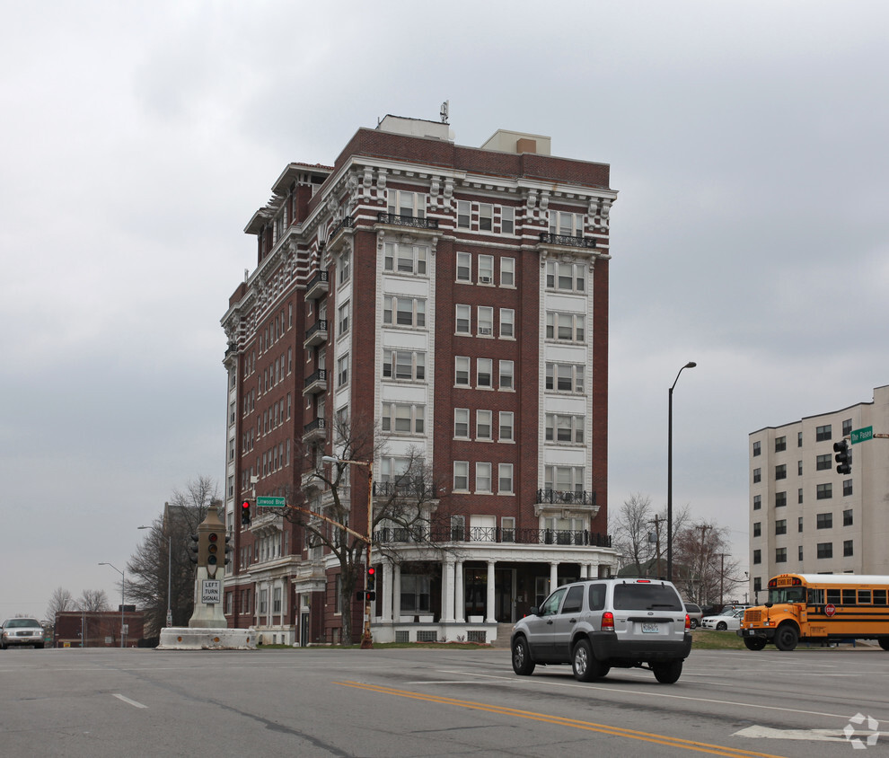 Primary Photo - St. Regis Apartments