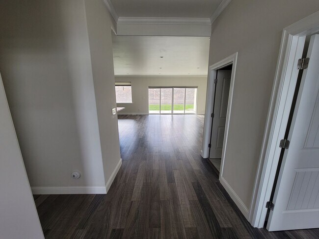 Building Photo - Stylish Single-Level Home in Pasco with Fi...