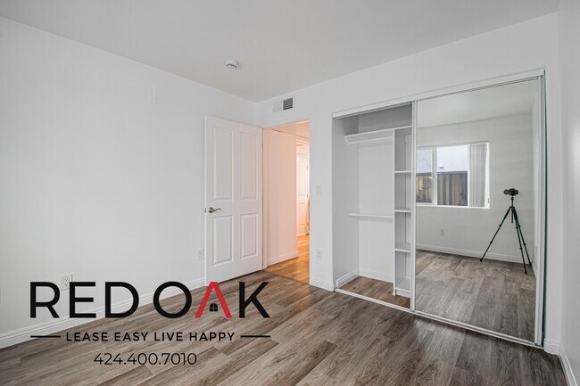 Foto del edificio - 326 S Westlake Ave