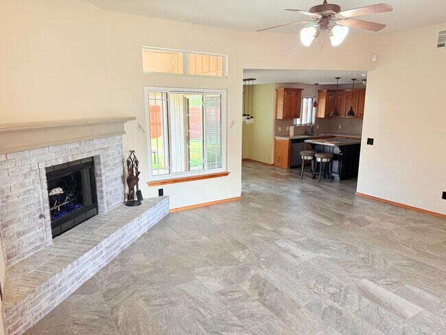 Building Photo - 700 Eastview Dr