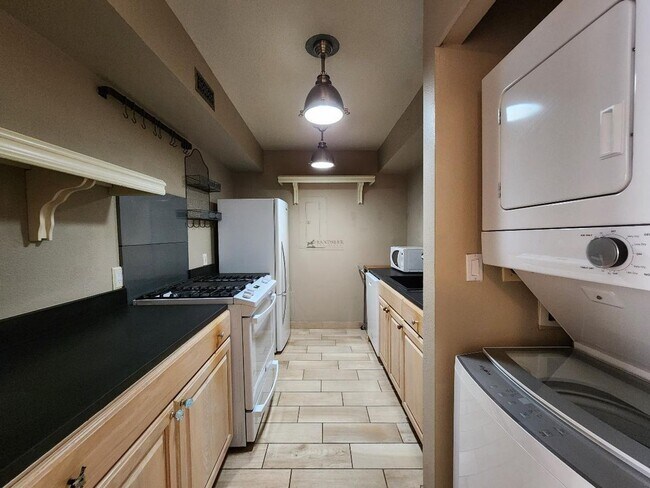 Foto del edificio - 663 Bishops Lodge Rd