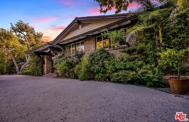 Foto del edificio - 829 Whittier Dr