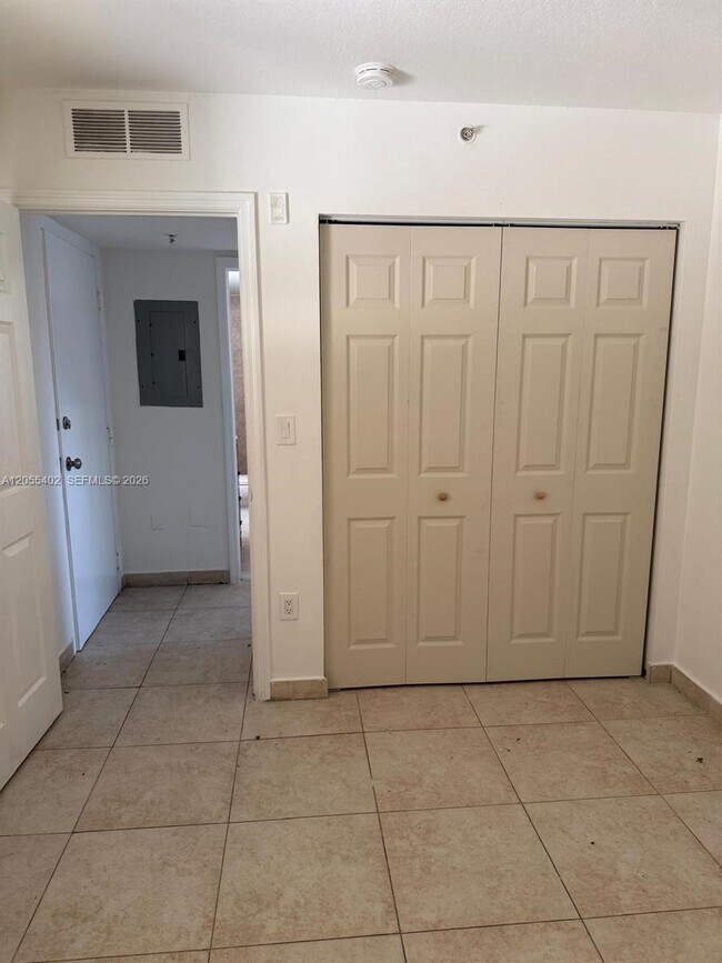 Foto del edificio - 1100 NW 71st St