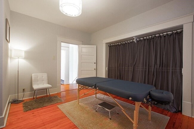 Building Photo - 108 W 10th 1/2 St