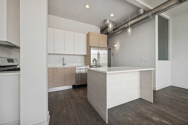 Building Photo - 1755 N Damen Ave