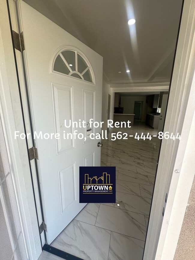 Foto del edificio - House - 3 Bedrooms / 2 Baths - Downey