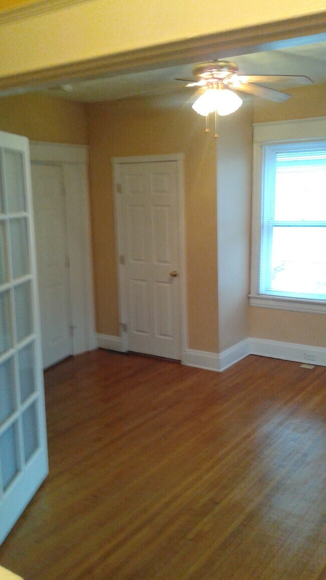 Dormitorio n.º 1 - 2348 Chickasaw St