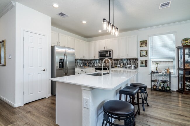 Building Photo - 7702 Royal Oasis Ln