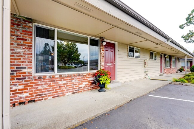 Building Photo - Spacious single-level, garden style 2 bedr...