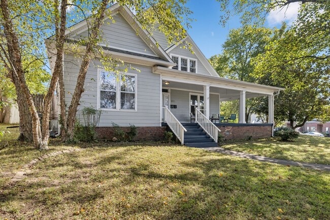 Building Photo - 920 Silverdene Pl