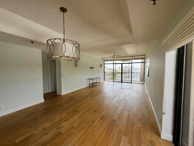 Building Photo - 11370 Twelve Oaks Way