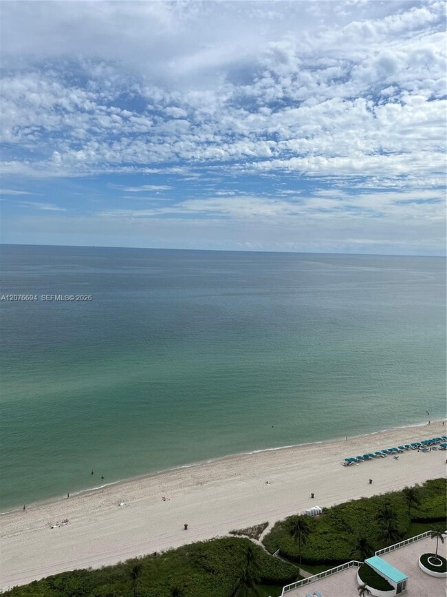 Building Photo - 16485 Collins Ave
