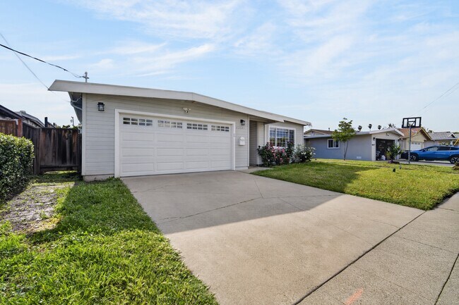 Foto del edificio - 42645 Newport Dr