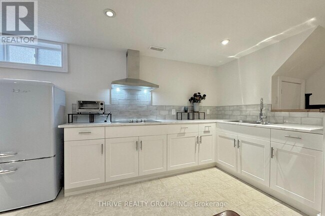 Photo du bâtiment - 632 Sherene Terrace