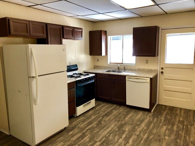Building Photo - Beautiful updated home in Hazelwood - Avai...