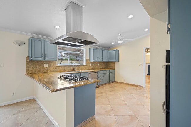 Cocina - 22321 Hartland St