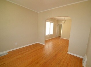 Building Photo - 4046 N McVicker Ave