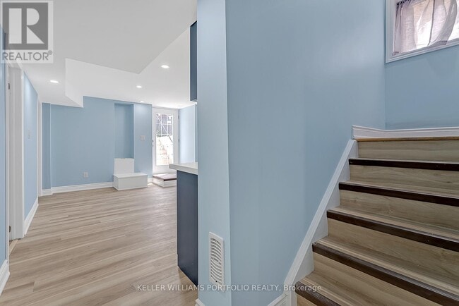 Photo du bâtiment - 67 Commodore Dr