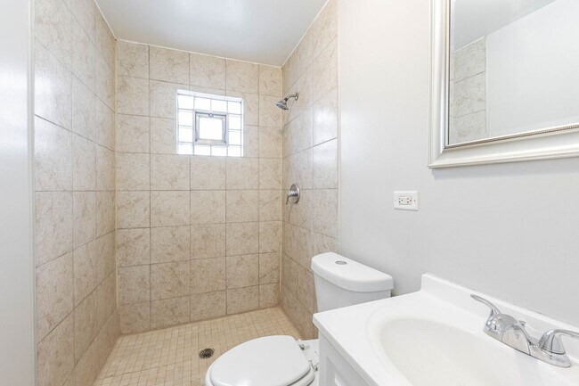 Foto del edificio - 7637 S Essex Ave