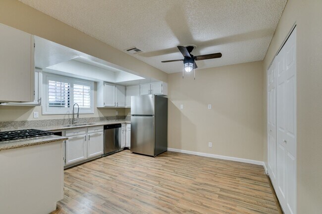Foto del edificio - GORGEOUS 2 BEDROOMS CONDO*JUST COMPLETED U...