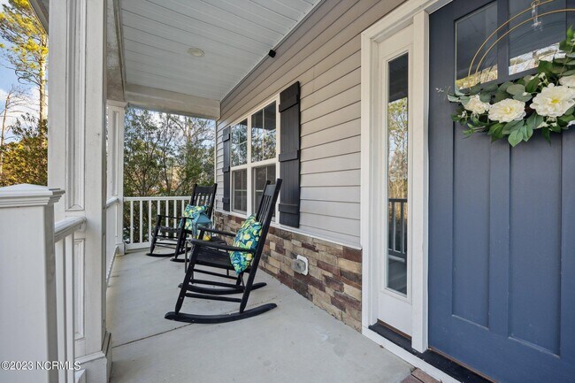 Foto del edificio - 330 Spring Lake Dr