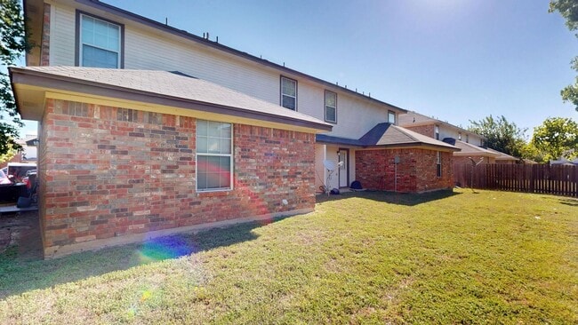 Building Photo - 4002 Madison Dr