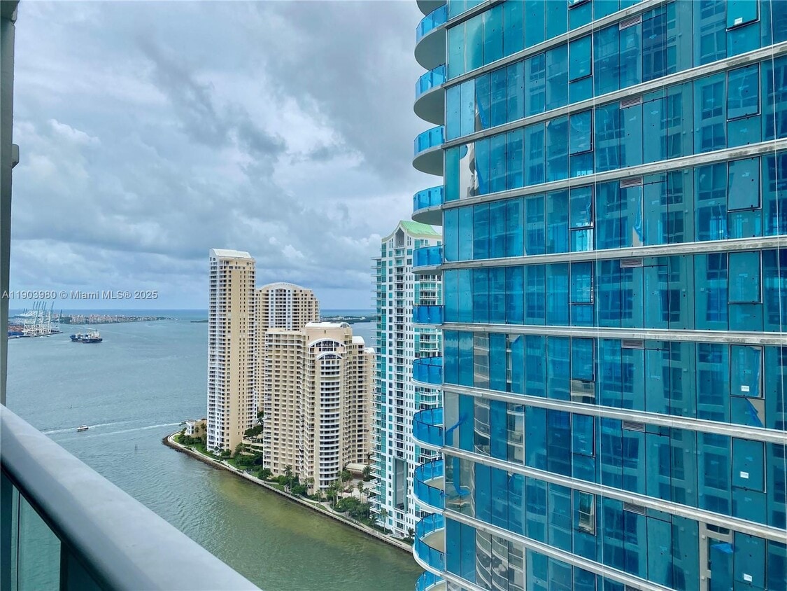 Foto principal - 300 S Biscayne Blvd