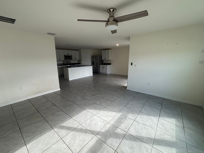 Building Photo - Spacious 4/2 In Gate Community W/ Amenities