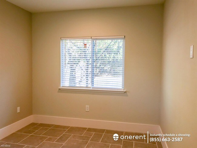 Foto del edificio - 2700 Cherry Ln