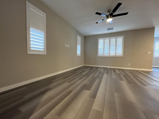 Foto del edificio - 9742 Zircon Cliff Ave