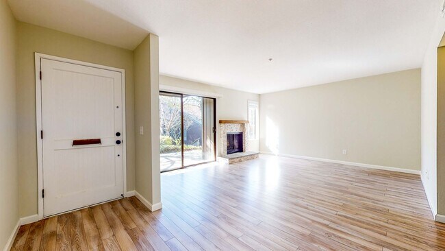 Foto del edificio - PURE Property Management Presents: Beautiful 3 Bedroom/2 Bath in Santa Rosa!