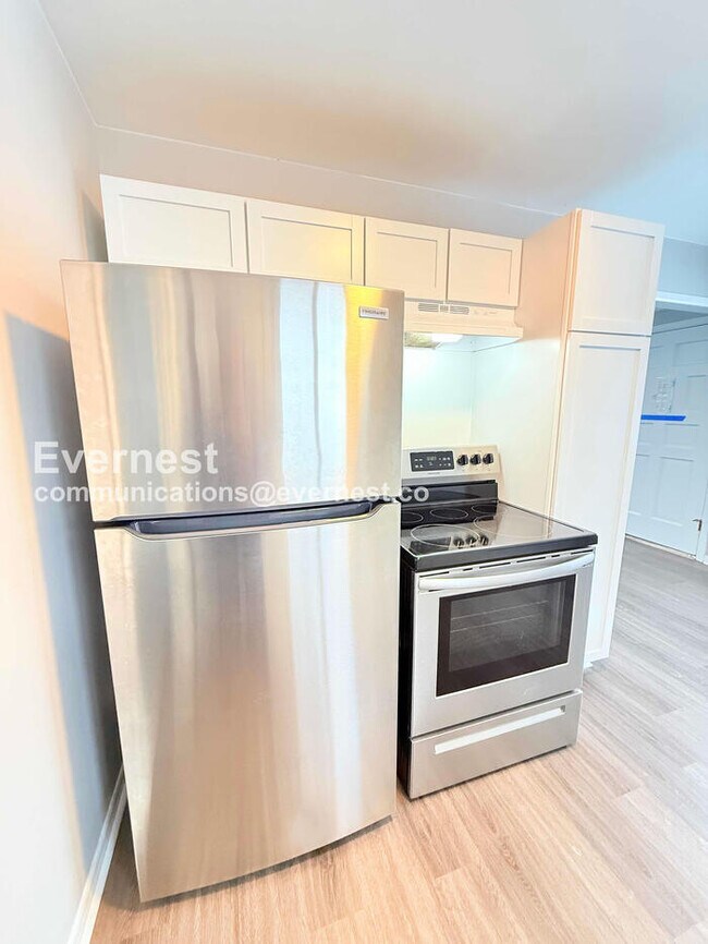 Foto del edificio - 3 Bed/1 Bath Home with Fenced Yard / Pet-Friendly / Vouchers Accepted / Available Now!