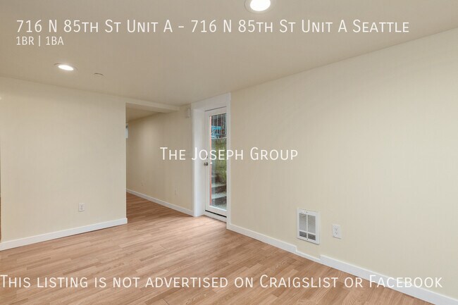Building Photo - Charming 1BD/1BA in Greenwood Triplex!