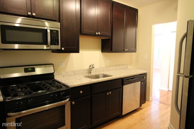 Foto del edificio - 3121 W Lawrence Ave