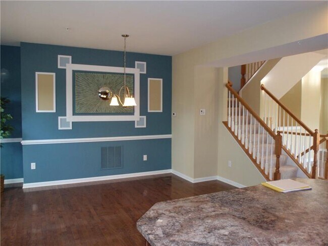 Building Photo - 325 Broadstone Dr