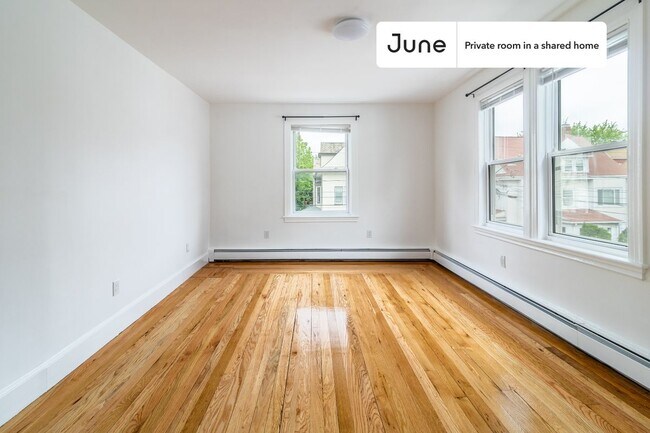 Foto del edificio - Room in Shared 7 bed/2 bath home